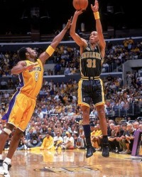  库里三分球里程碑超越雷阿伦  