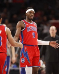  坎宁安33分活塞加时胜步行者  