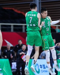  布雷斯特门将乌龙球送对手关键三分  